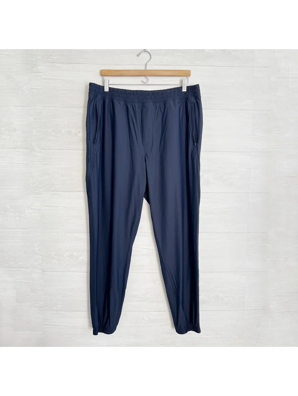 GapFit Men’s Navy Performance Jogger Pants XL Zip Pockets Mesh Panel